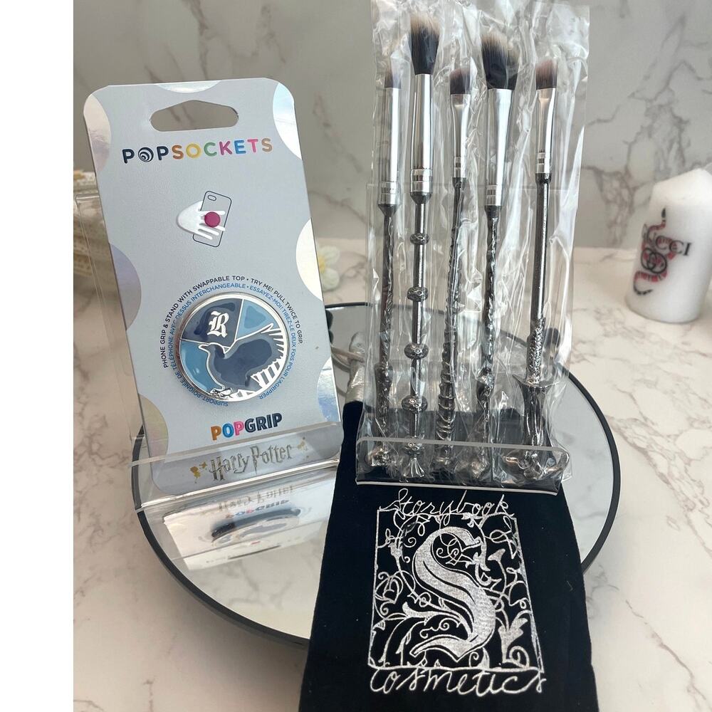 Storybook Cosmetics 5-Piece Harry Potter Cosmetic Brushes NWOT
